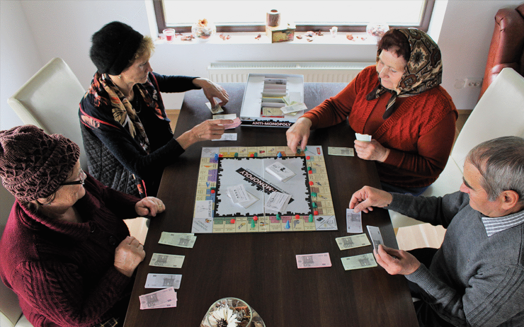 Inimi Frumoase şi bunici în loc de azil şi cămin