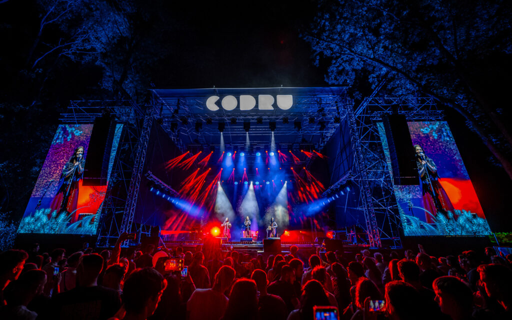 30.000 de oameni în prima zi de CODRU Festival: urmează încă două zile de muzică și experiențe pentru întreaga familie