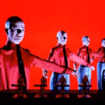 Kraftwerk la București: Când electro-pionierii lovesc mai ceva ca vinul vechi și transformă capitala într-un rave industrial total
