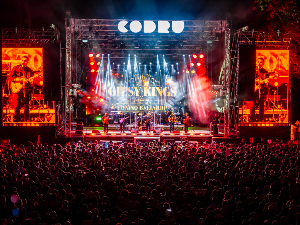 CODRU Festival 2026 s-a încheiat: trei zile de muzică, energie și oameni care au umplut Pădurea Verde